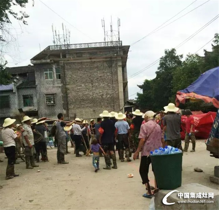 洪水無情人有情，松雅集成灶為龍山洪災(zāi)獻愛心