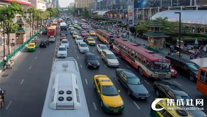 油煙堪比汽車尾氣！億田集成灶去除廚房污染！