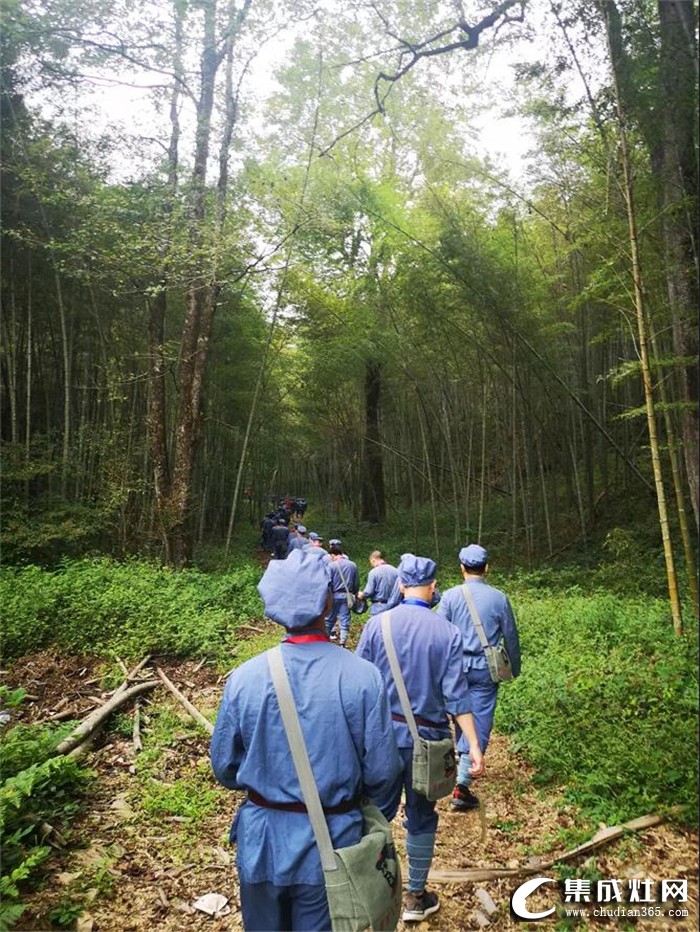 火星一號(hào)開(kāi)展“重走紅軍路”系列活動(dòng)，共同接受革命精神的洗禮